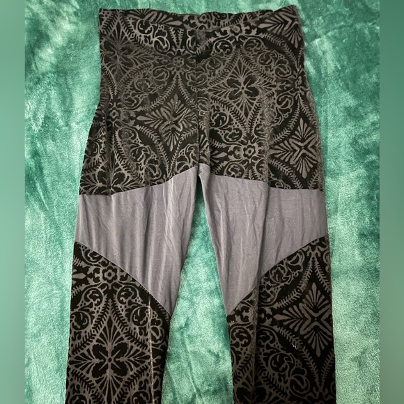Blackmilk Velvet Spartan leggings - Picture 1 of 3